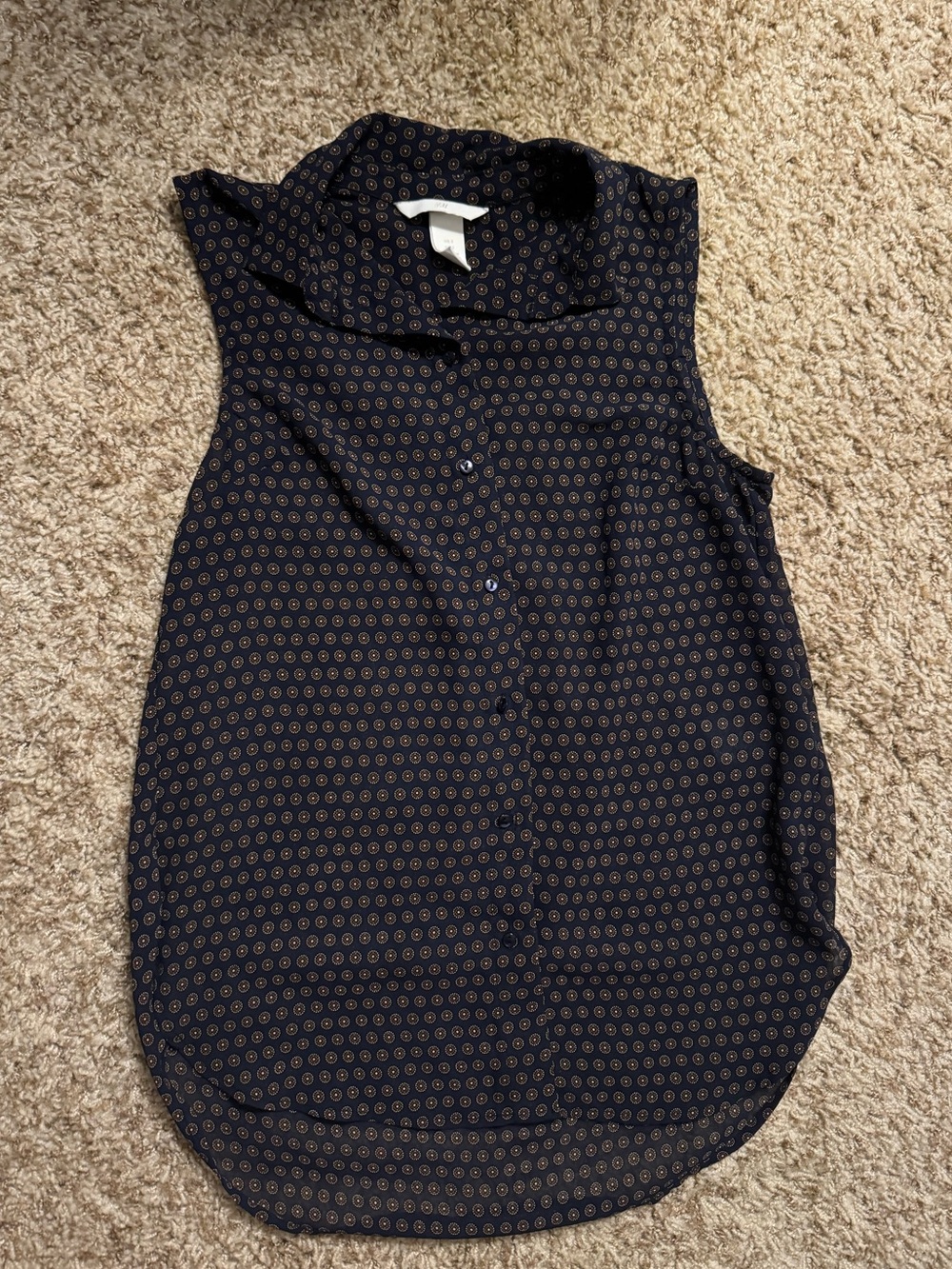 H&M sleeveless button down blouse
